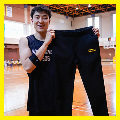 シリコンワッペンダンボールニットパンツ